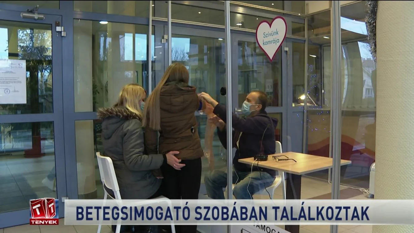 Betegsimogató szobában találkoztak