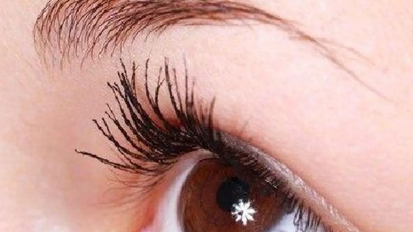 Majdnem megvakult ajándék csomagolás közben