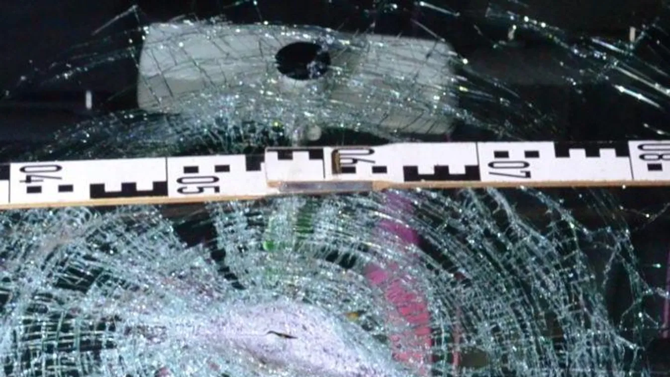 Összevesztek a feleségével, széttörte az autóját