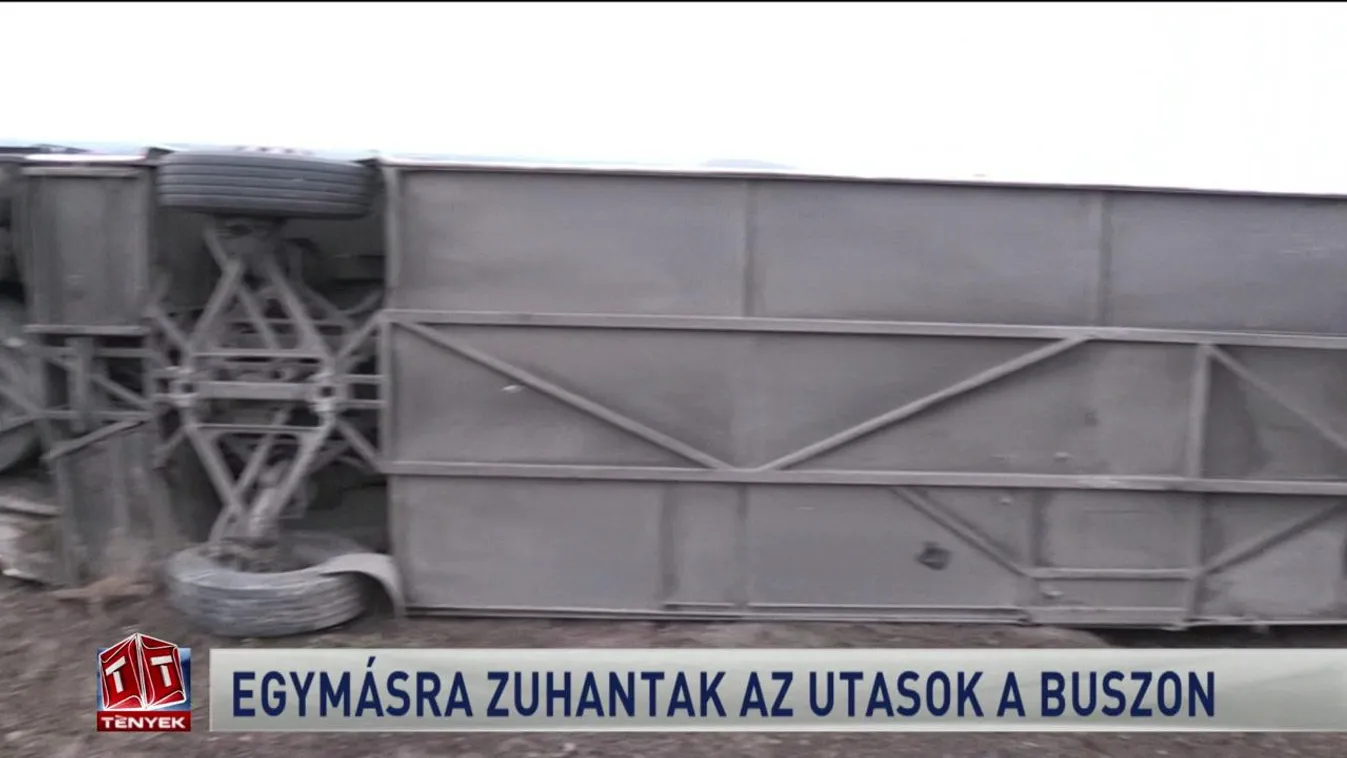 Egymásra zuhantak az utasok a buszon