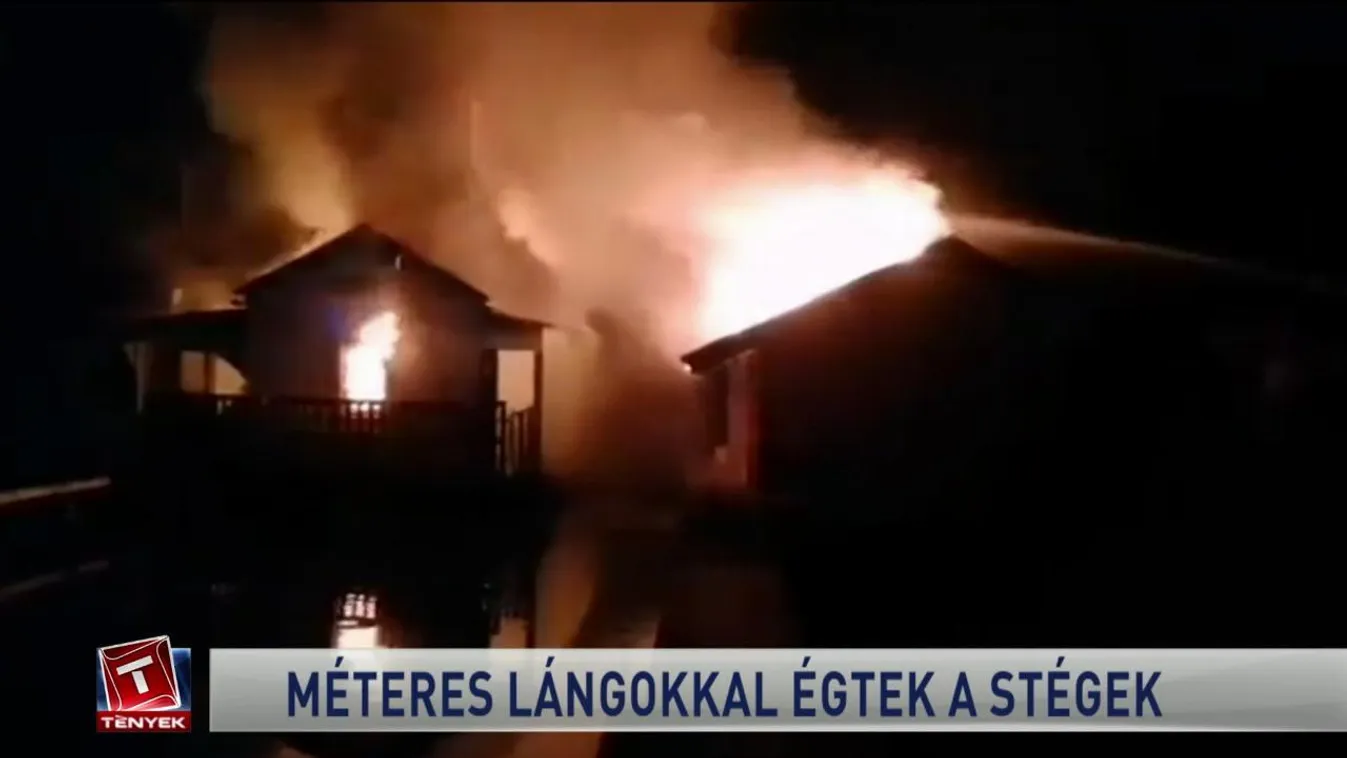 Méteres lángokkal égtek a stégek