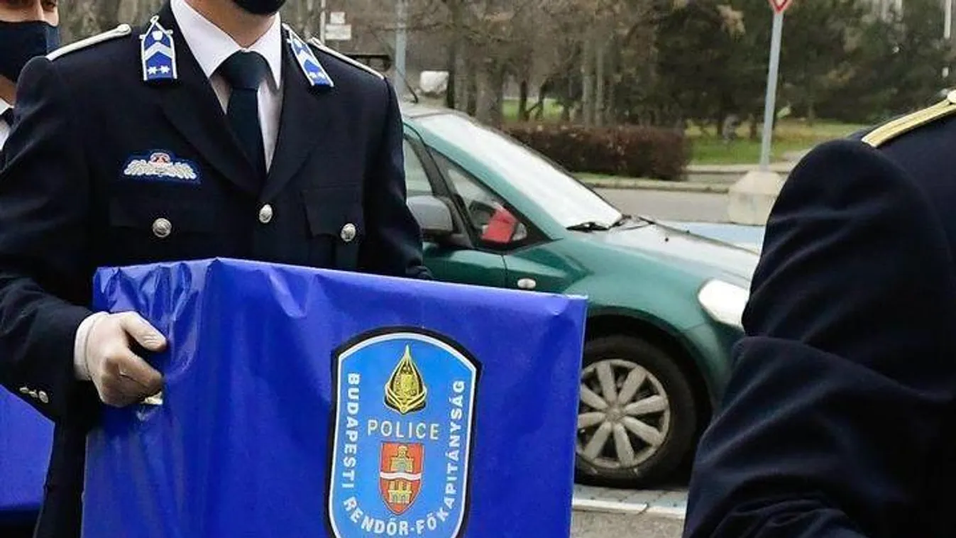 Több tonna élelmiszert gyűjtöttek a rendőrök a Mikulásgyárnak - VIDEÓ