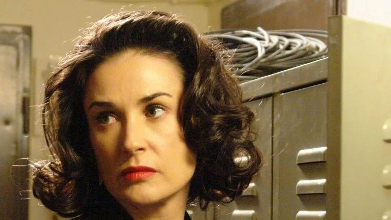 Demi Moore túltolta a plasztikát?