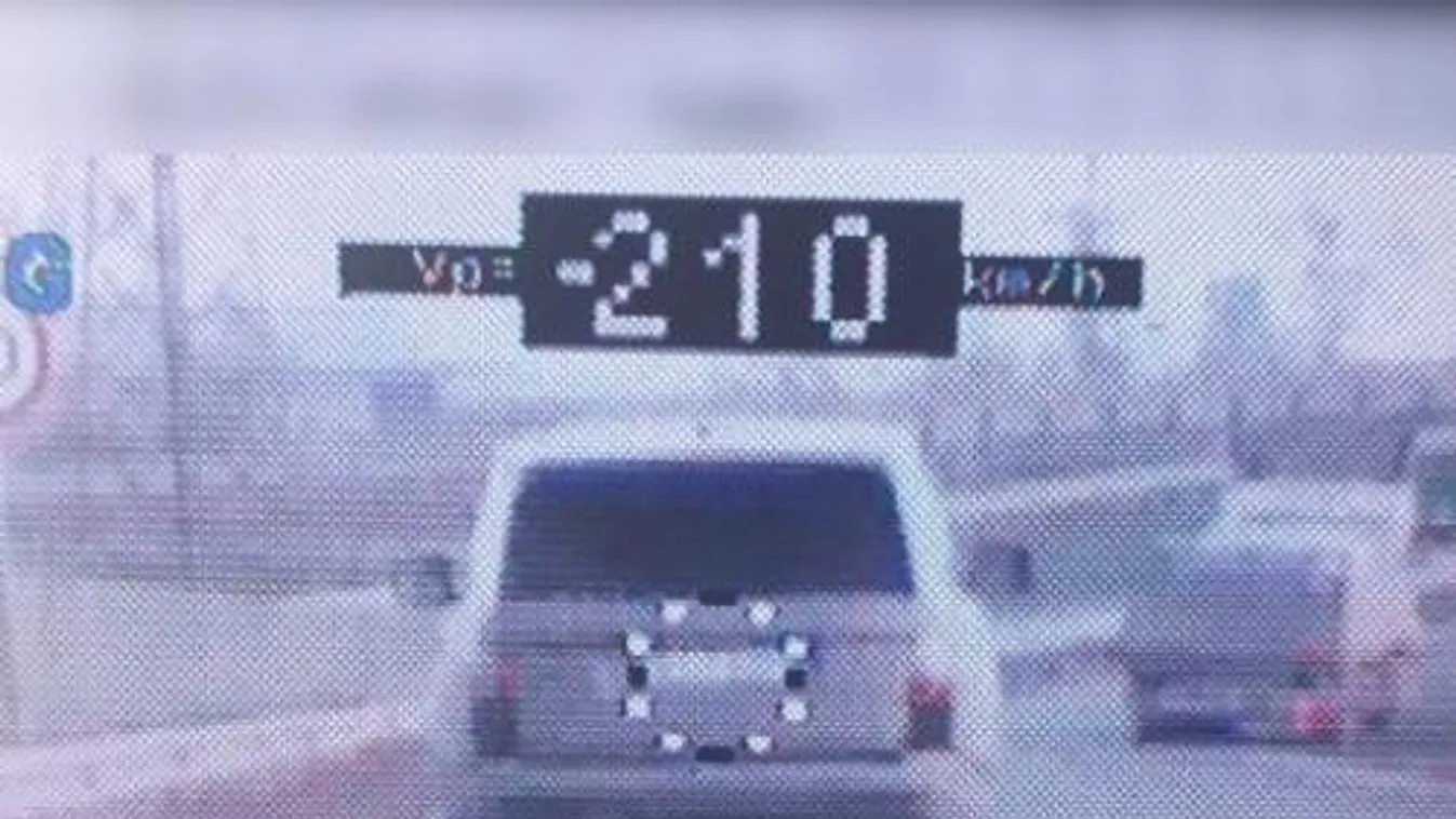 Több mint 200-zal ment a 8-as főúton