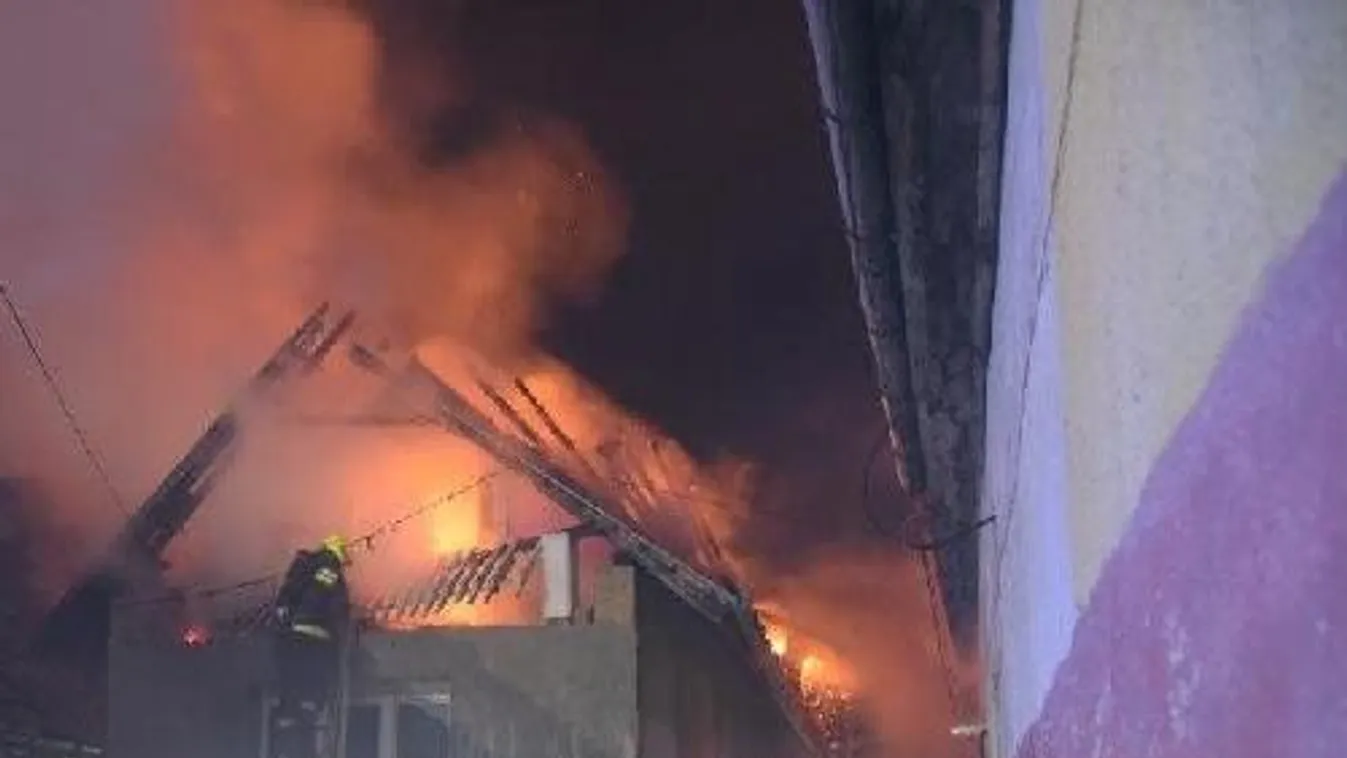 Óriási lángok csaptak fel egy XVIII. kerületi házban - VIDEÓ