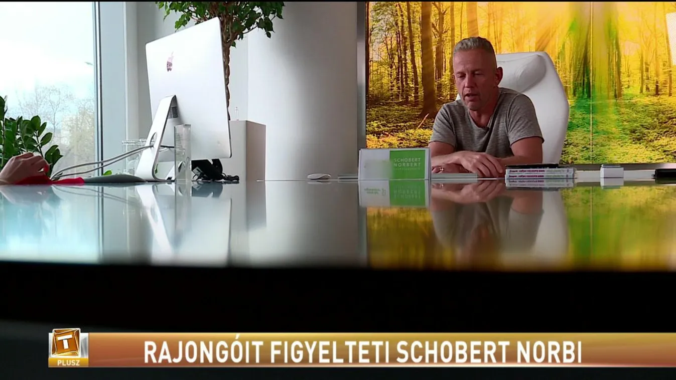 Rajongóit figyelteti Schobert Norbi