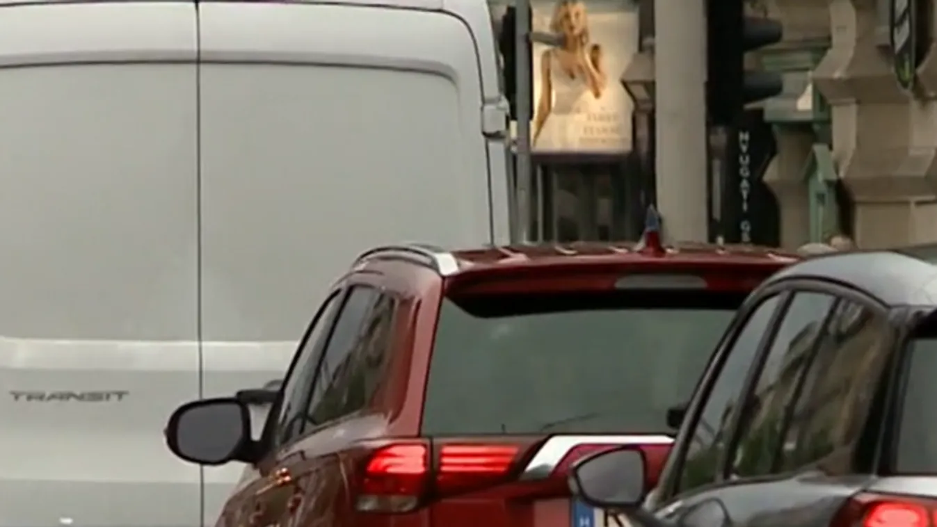 Beállhat az M0-s autóút - kamion és kisteherautó ütközött