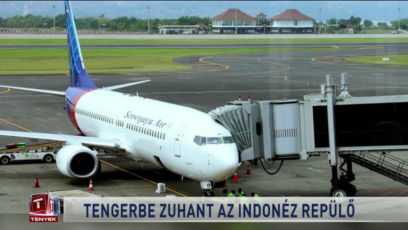 Tengerbe zuhant az indonéz repülő