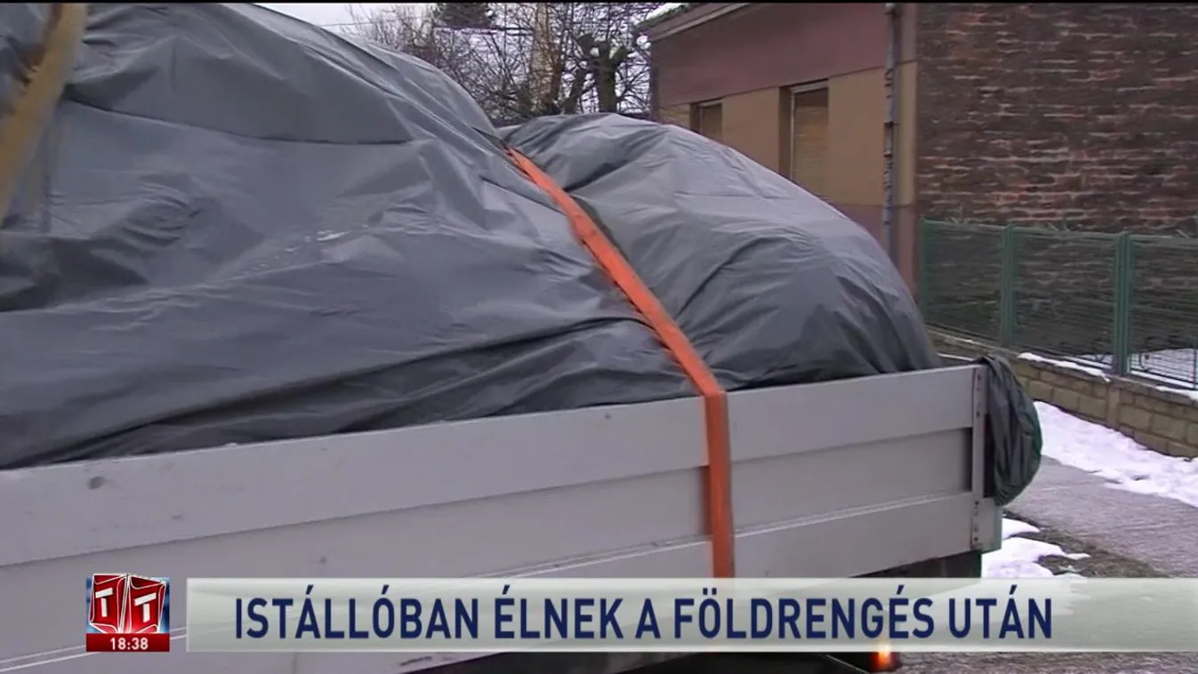 Istállóban élnek a földrengés után