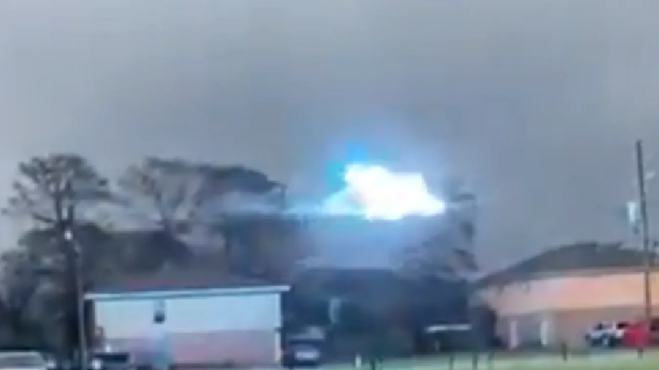 A vihar elektromos tűzlabdákat indított el - videó