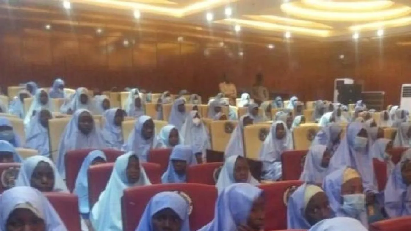 Szabadon engedték a több száz elrabolt kislányt