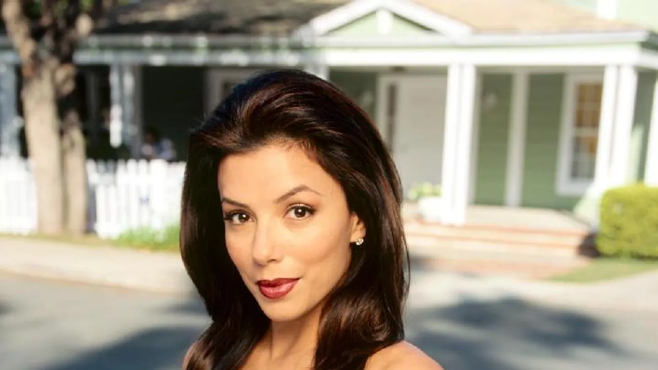 Társaság hiányában, kisfiával italozgat a született feleség