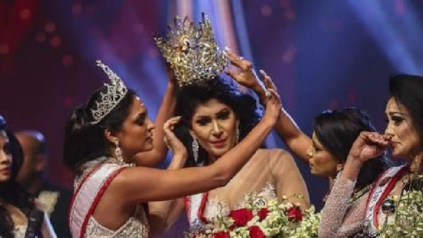 Az ex-szépségkirálynő letépte a koronát az új győztes fejéről - Videó