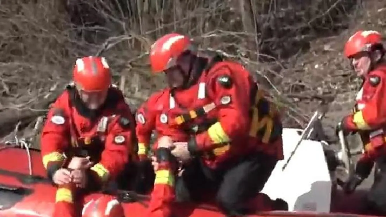 Többeket kellett kimenteni a Dunából - Videók