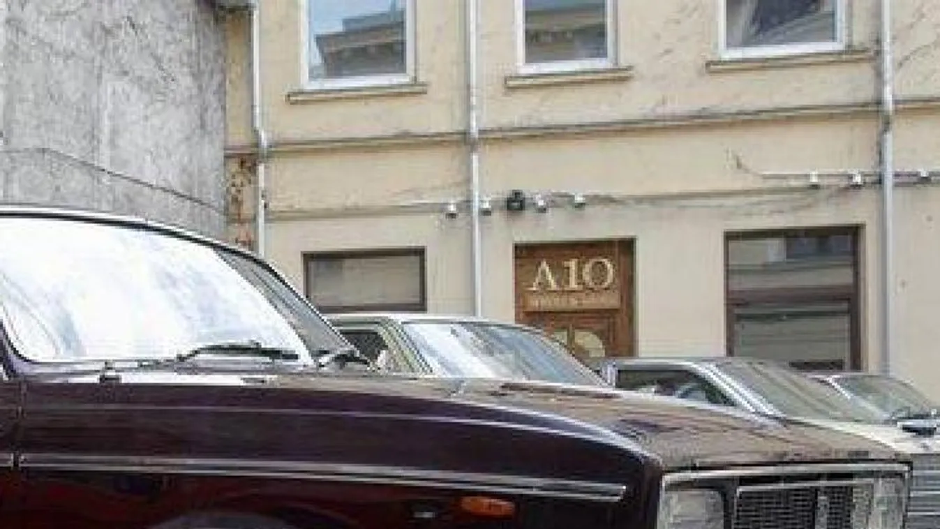 Elárverezték Nicolae Ceausescu egykori repülőgépét és limuzinját