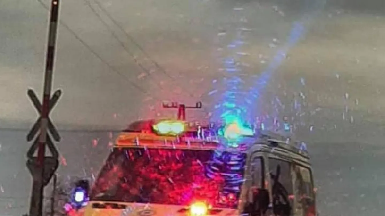 Defibrillátorral mentették meg a sportpályán összeesett férfit