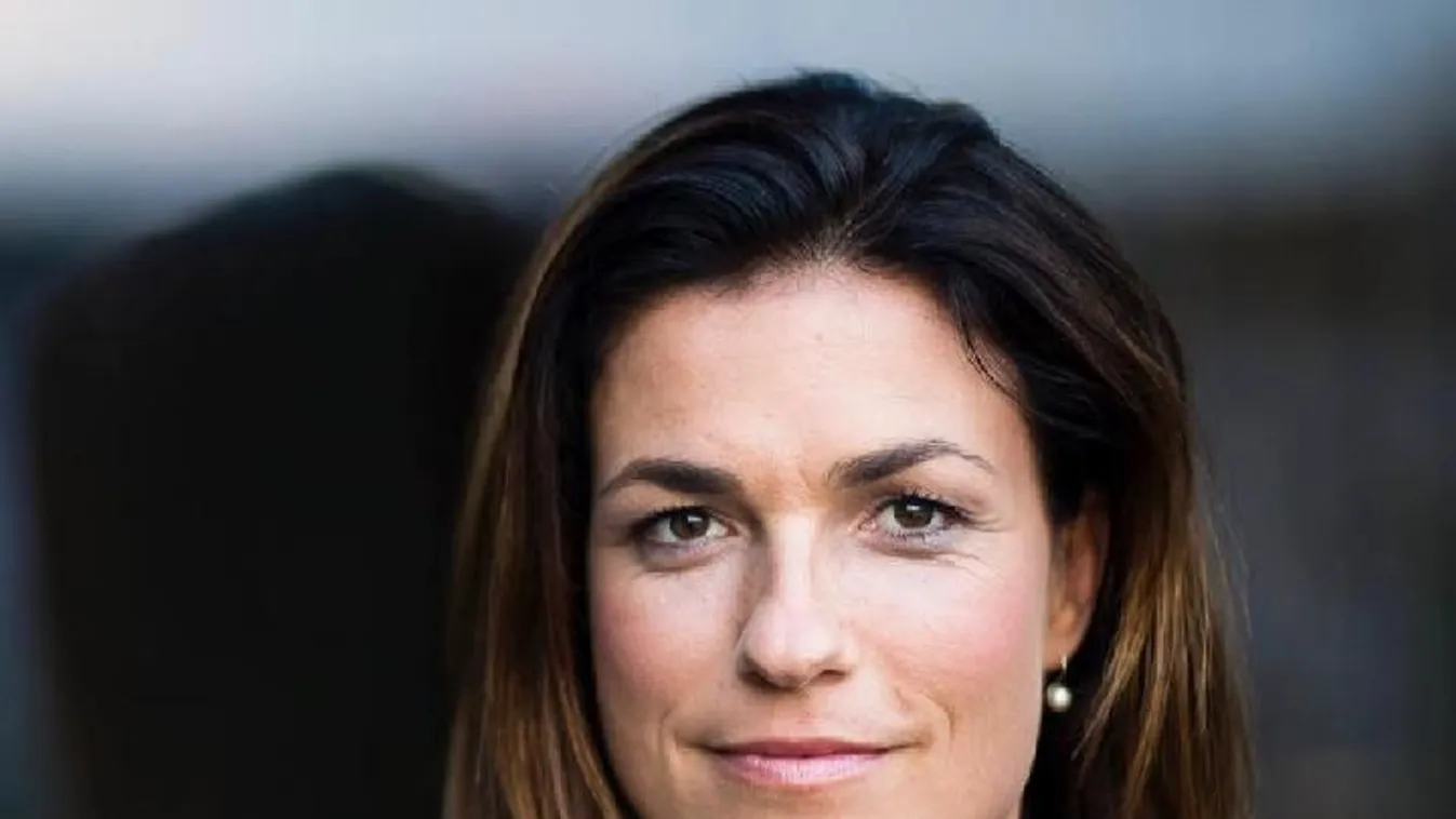 Varga Judit vicces, fecskendős fotóval köszöntötte a tűzoltókat