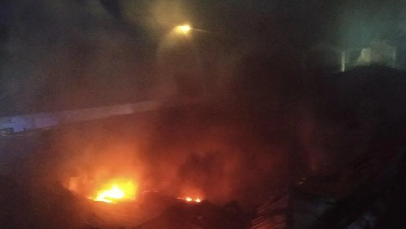 Kiégett egy üzemcsarnok Kiskőrösön - Fotók