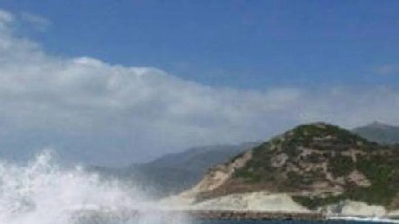 Kimentette lányát és két barátnőjét a tengerből, majd szívrohamot kapott