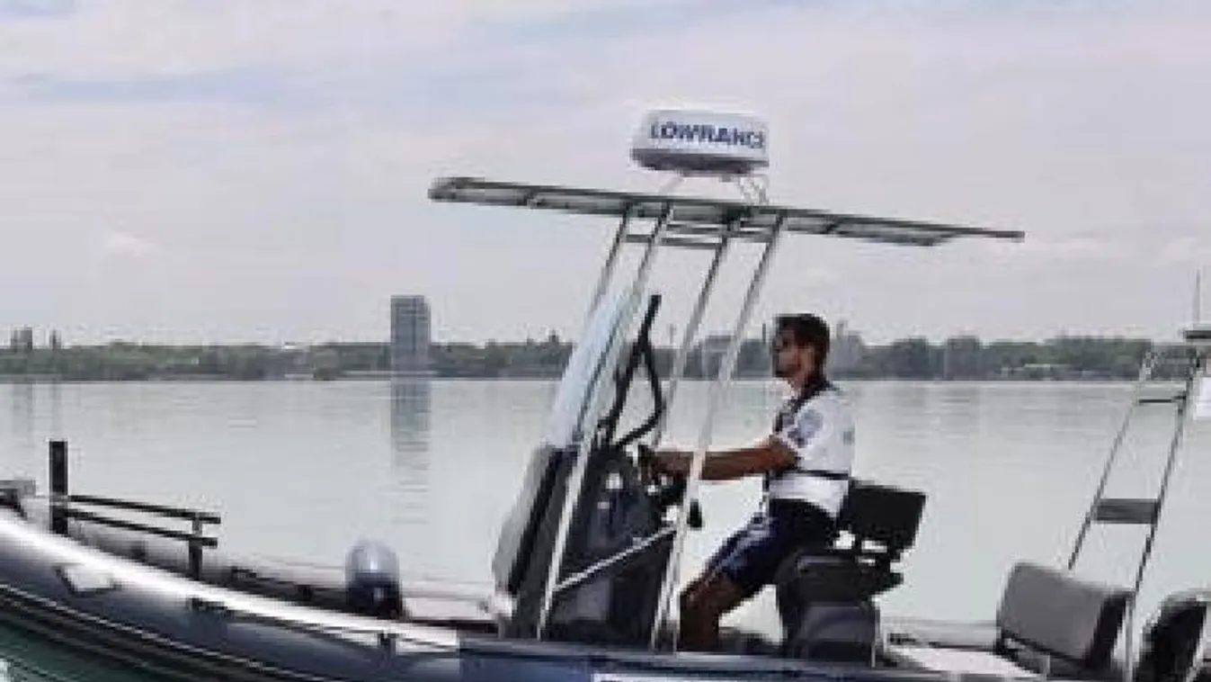 Rengeteg bajbajutottat kellett kimenteni a Balatonból