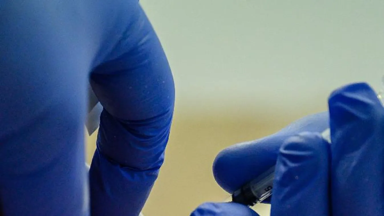 Európában elsőként válik lehetővé a harmadik oltás beadatása Magyarországon