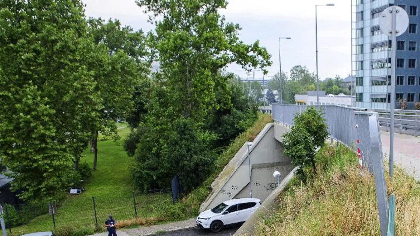 Elképesztő: lezuhant egy autó az Árpád hídról - Fotók