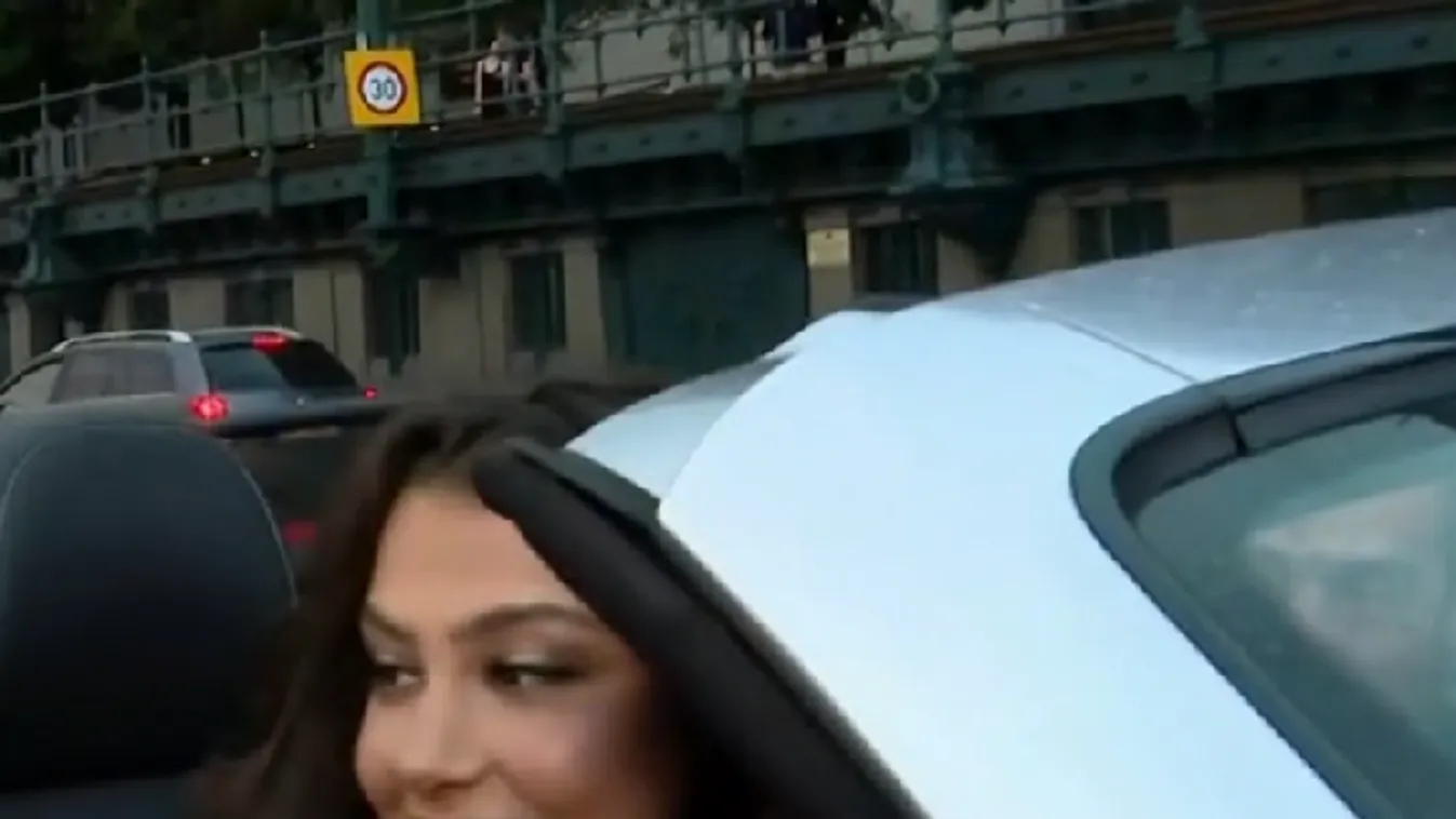 Ilyen luxusautókkal érkeztek a celebek - Videó