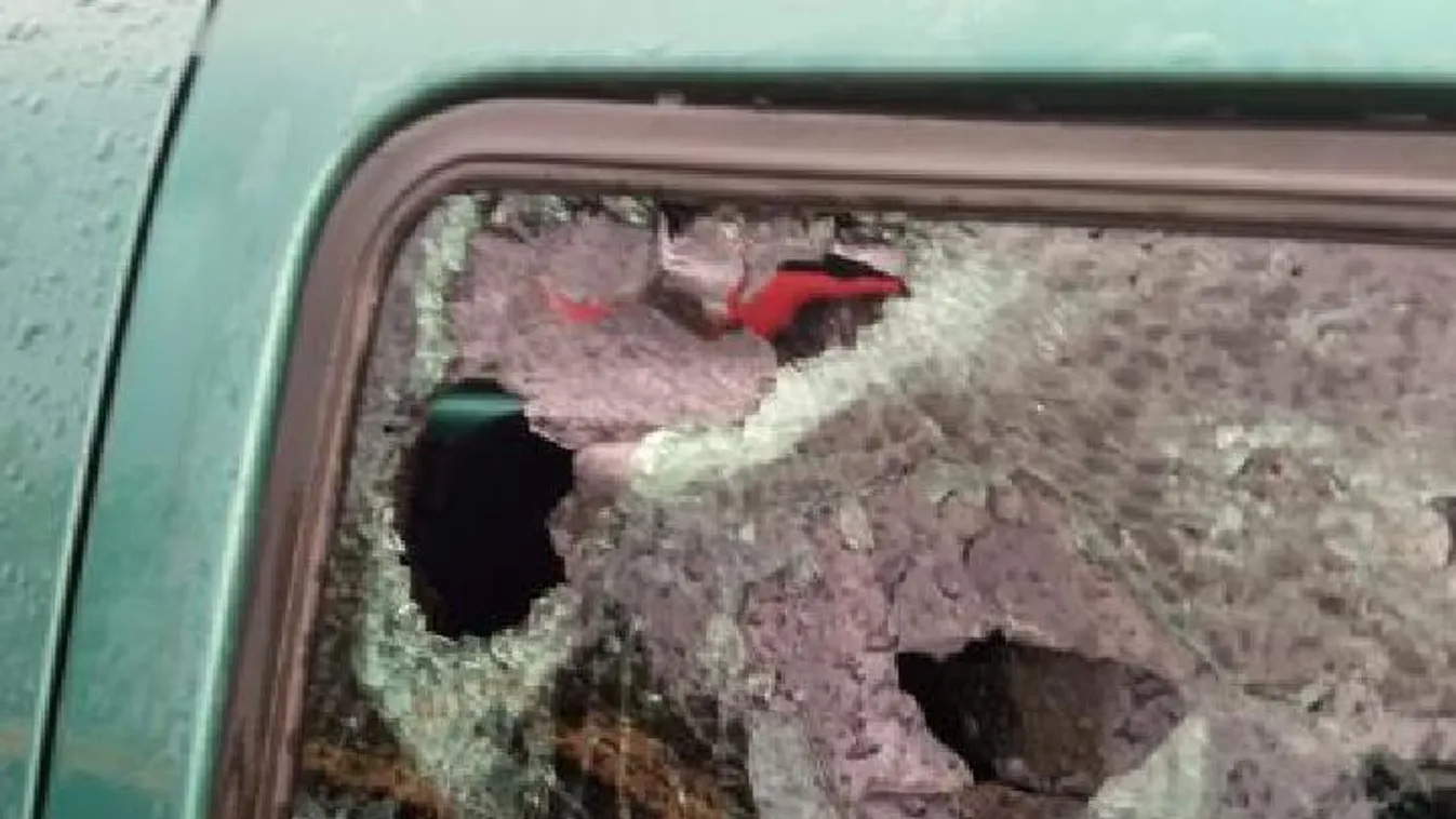 Szétverte az autókat a pénteki jég - Fotók