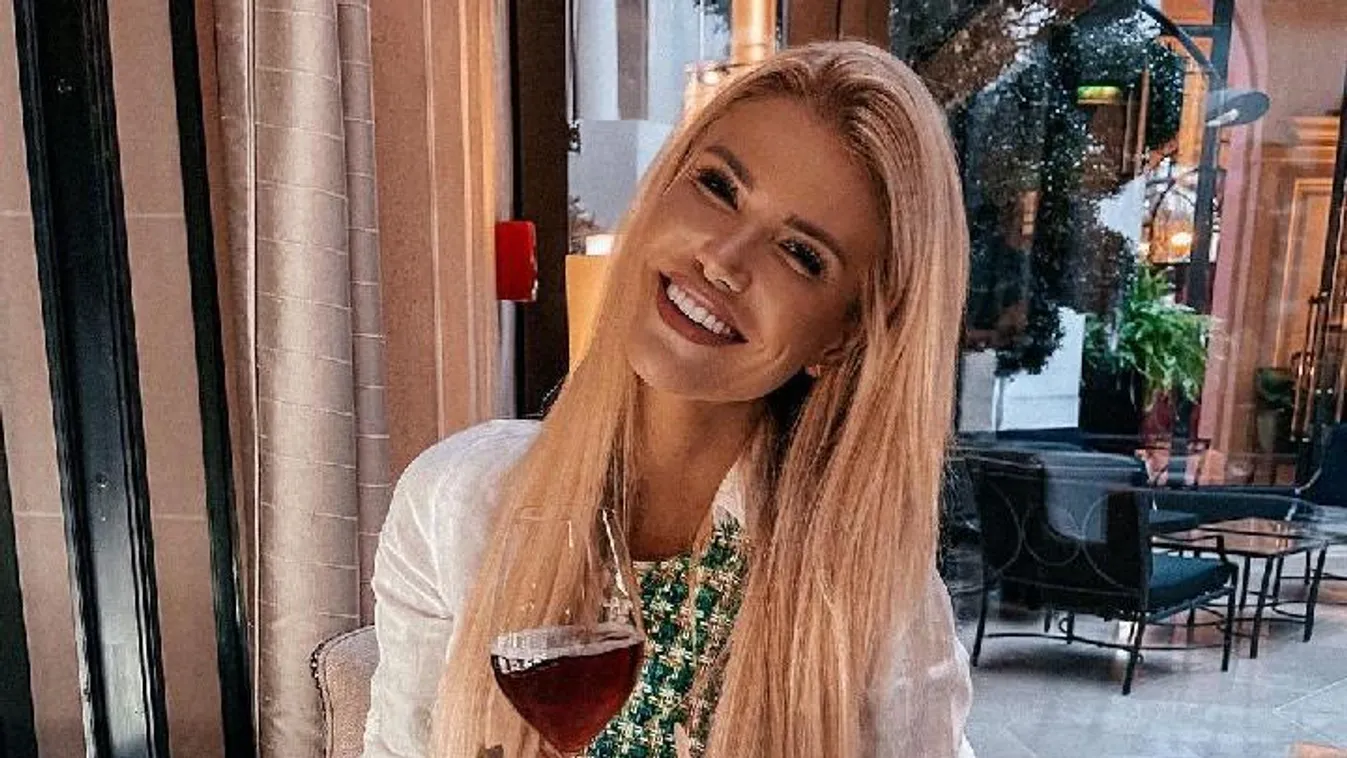 Hatalmas rózsacsokrot kapott Vasvári Vivien!