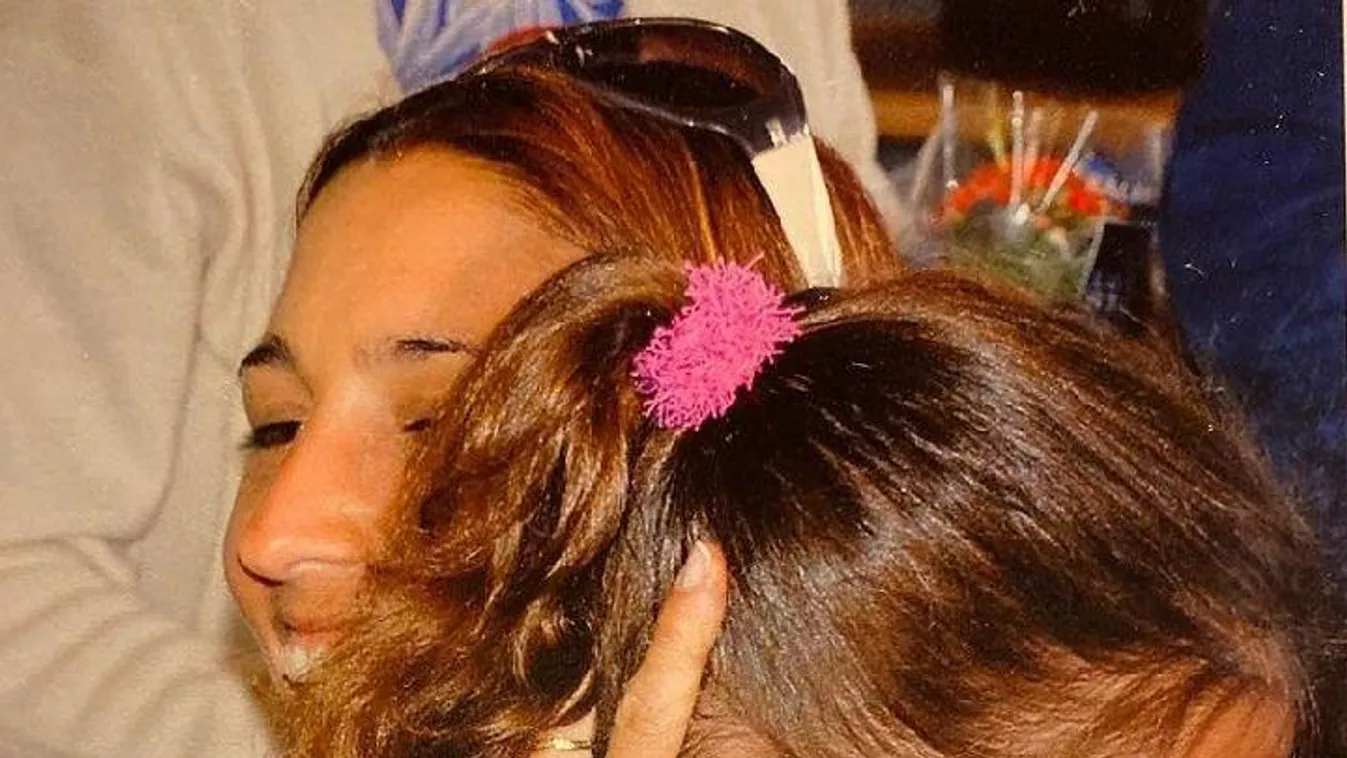 Tündéri gyerekkori képekkel köszöntötte fel 18 éves lányát Rubint Réka