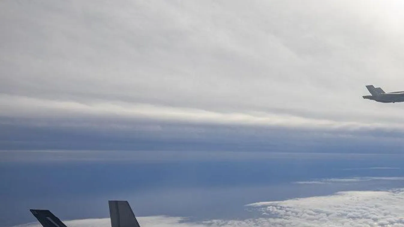 44 milliárd forintos vadászgép zuhant a tengerbe egy olcsó fólia miatt