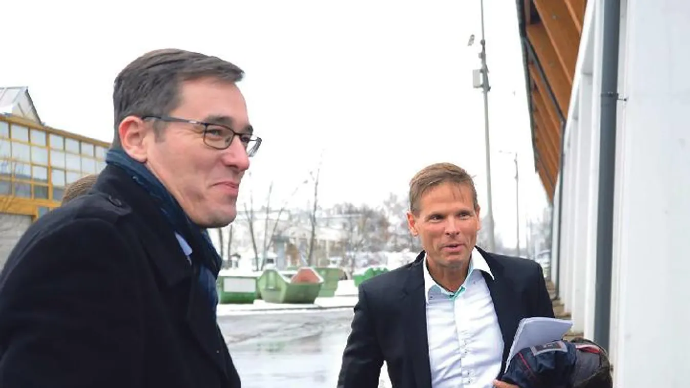 Milliárdos villában ér, százmilliós autót vezet a közműcégek csúcsvezetője