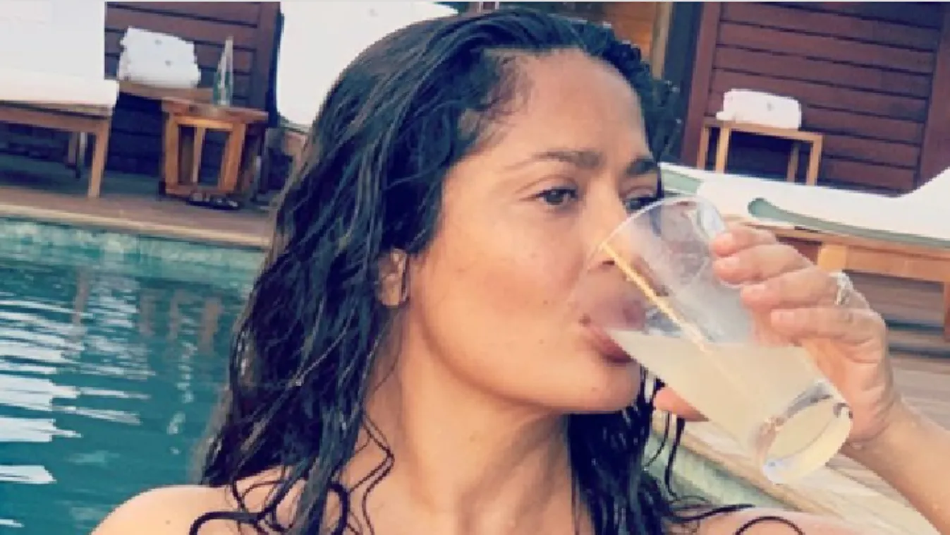 Salma Hayek hatalmas melleivel reklámozza új filmjét