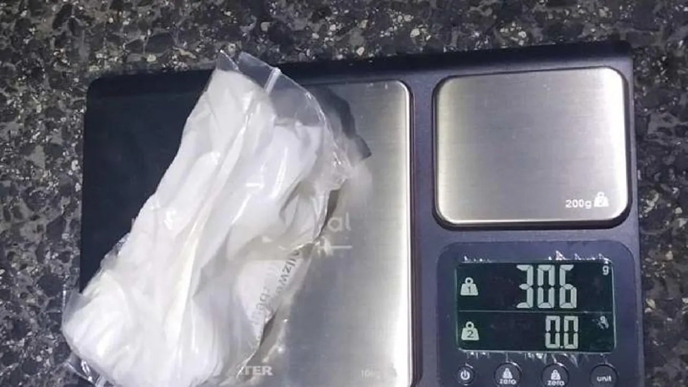 Több mint fél kiló drogot rejtett a melltartójába