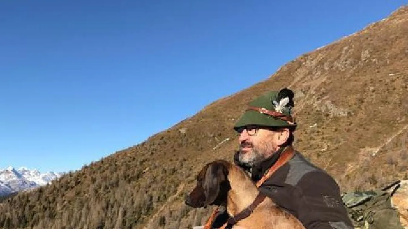 Sérült vadakat ment a vadász és kutyája