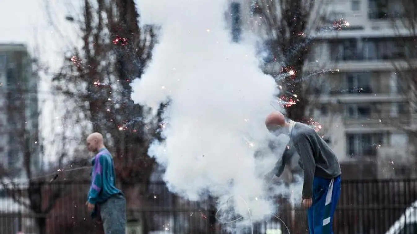 Petárdákért bírság jár, tűzijátékozni szabad