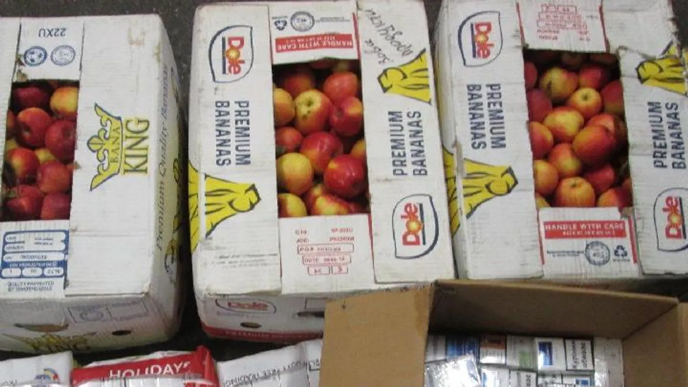 Almát eszem, ropog a fogam alatt - negyvenmillió forintnyi dohányt rejtettek az almák közé