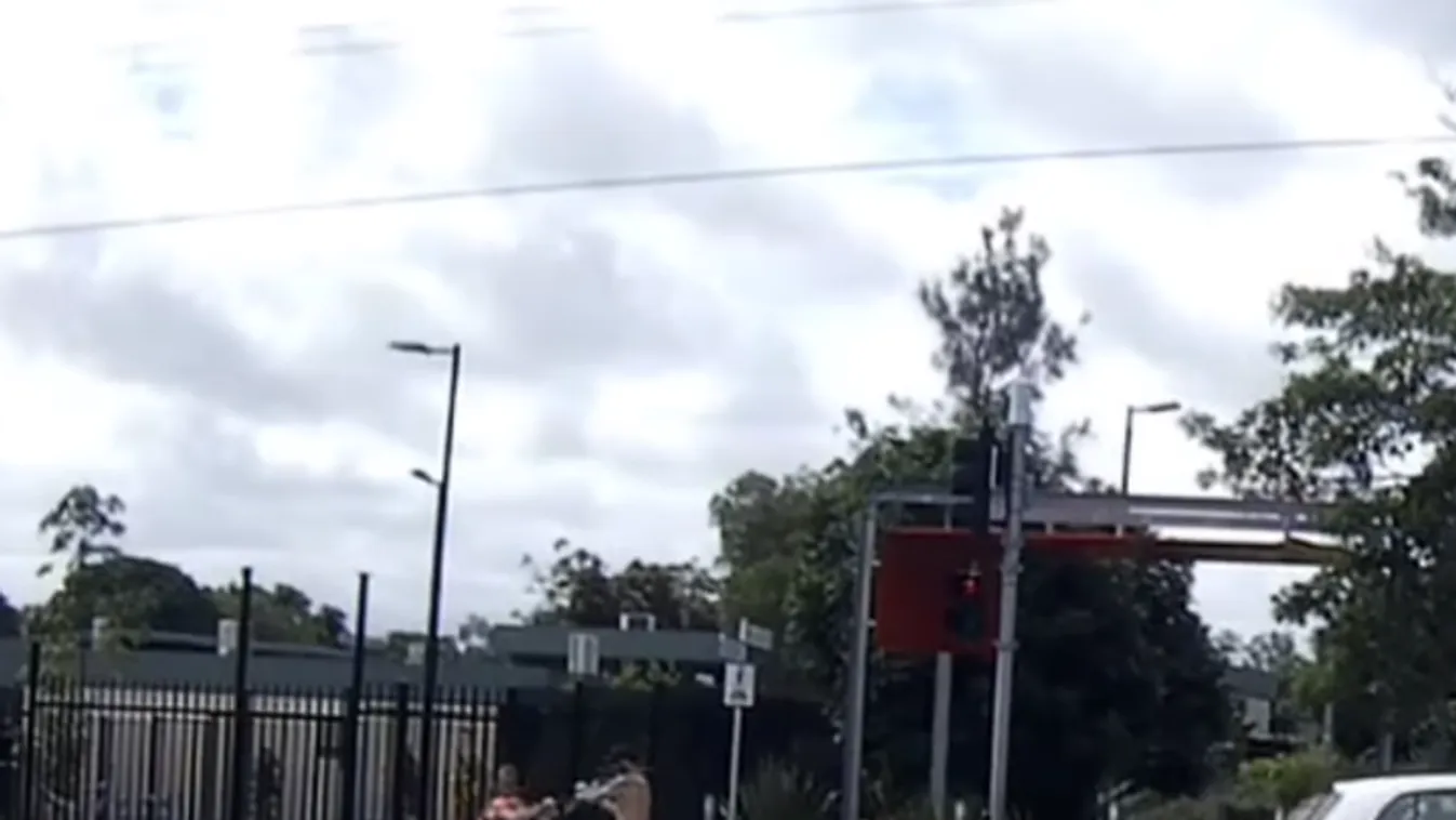 Sokkoló felvétel: teherautó gázolt el egy rollerest