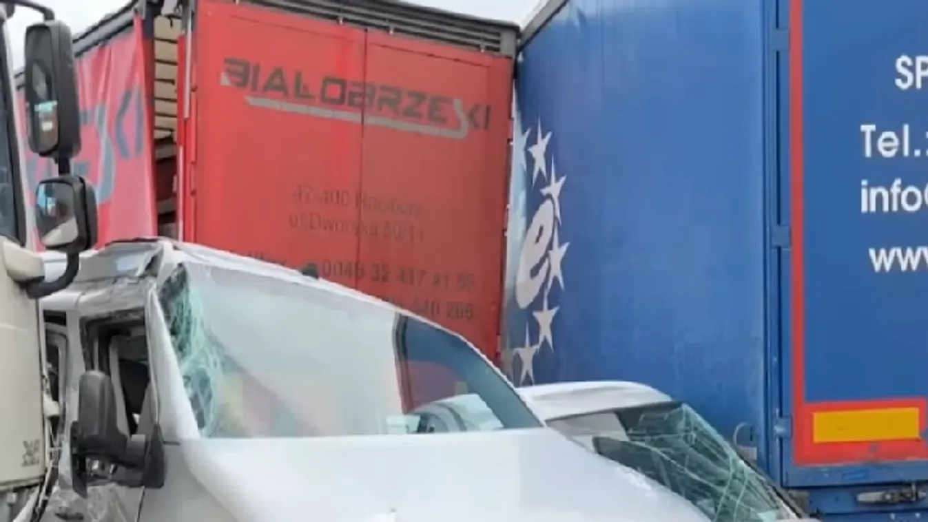 Brutális tömegbaleset, közel 40 jármű ment egymásba