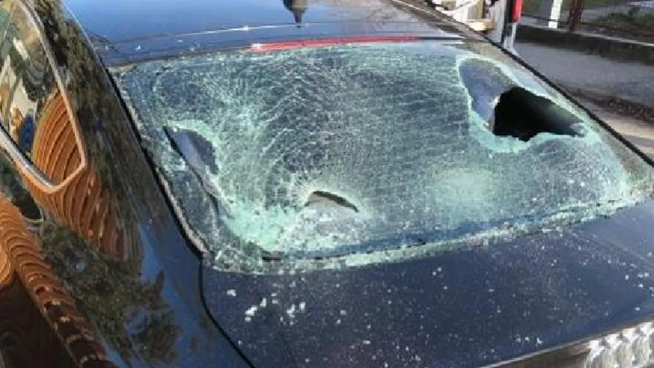 Féltékenység: szétverte volt barátnője új párjának az autóját - fotók