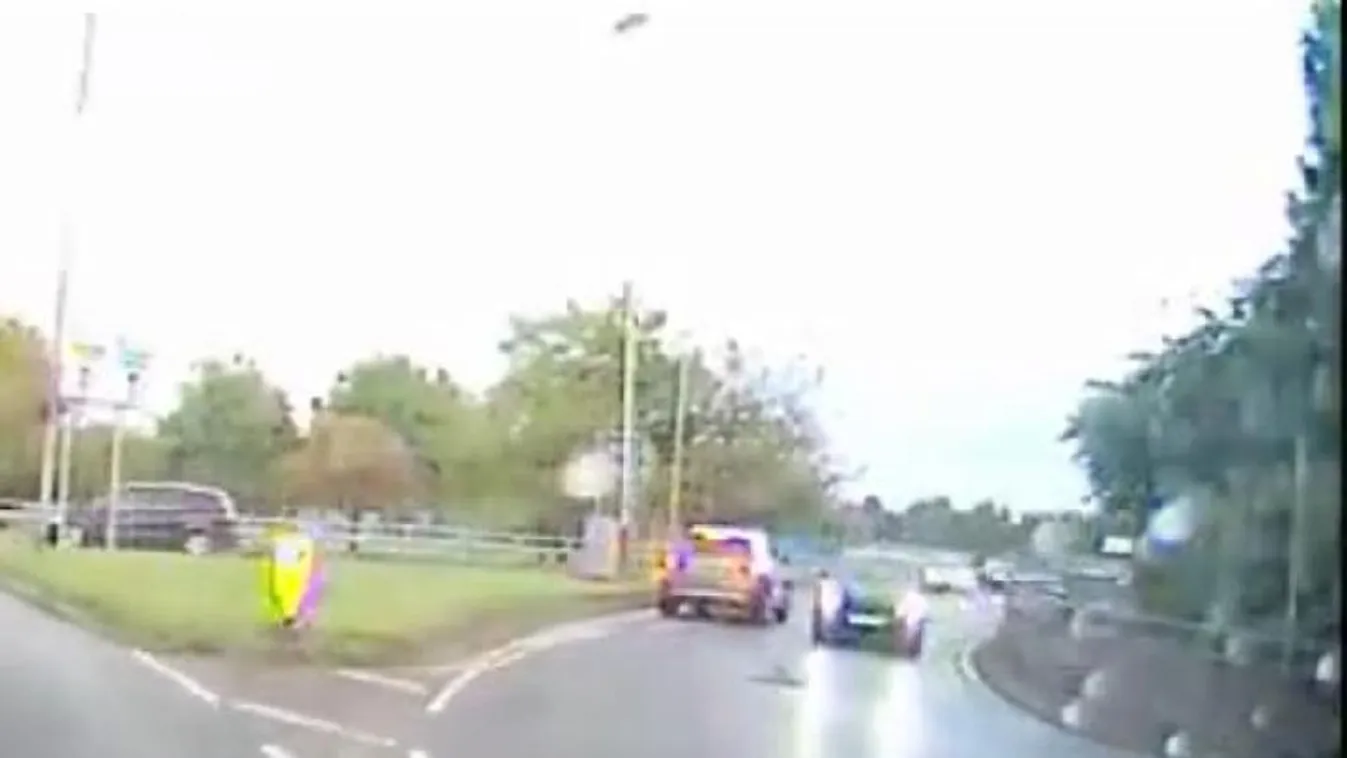 Lopott luxusautóval, 193-mal menekült a tini