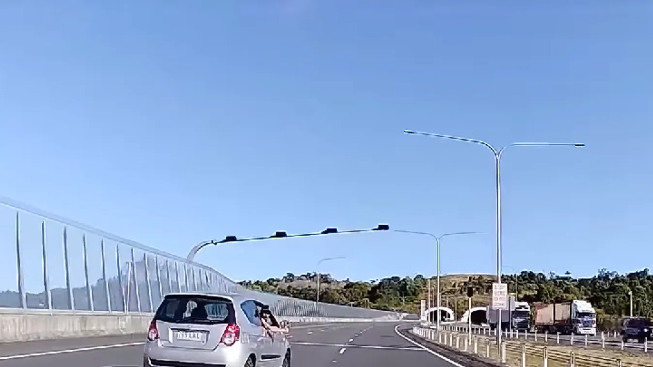 Baltával fenyegetőzött a sofőr az autópályán