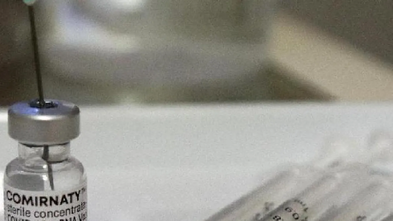 Újabb helyen teszik kötelezővé az oltást az alkalmazottak számára