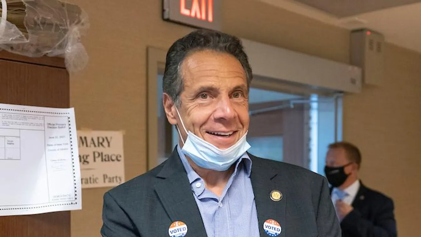 Ejtették a szexuális bűncselekmény vádját a volt New York-i kormányzó ellen