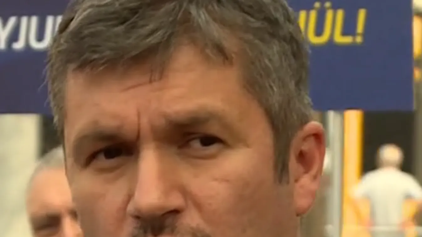 Az édesapa állította: Hadházy többször is bántalmazta nevelt fiát – Előkerültek a dokumentumok