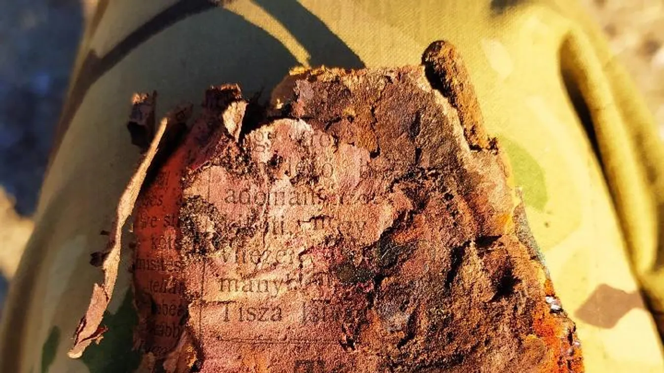 Hatalmas fegyverarzenállal hozták összefüggésbe a volt magyar miniszterelnököt – Fotók