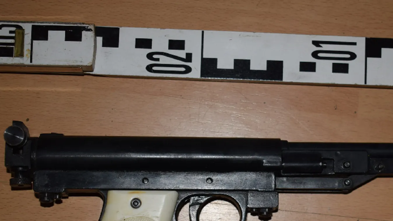 Fegyverrel fenyegették, megkötözték, megverték és kirabolták