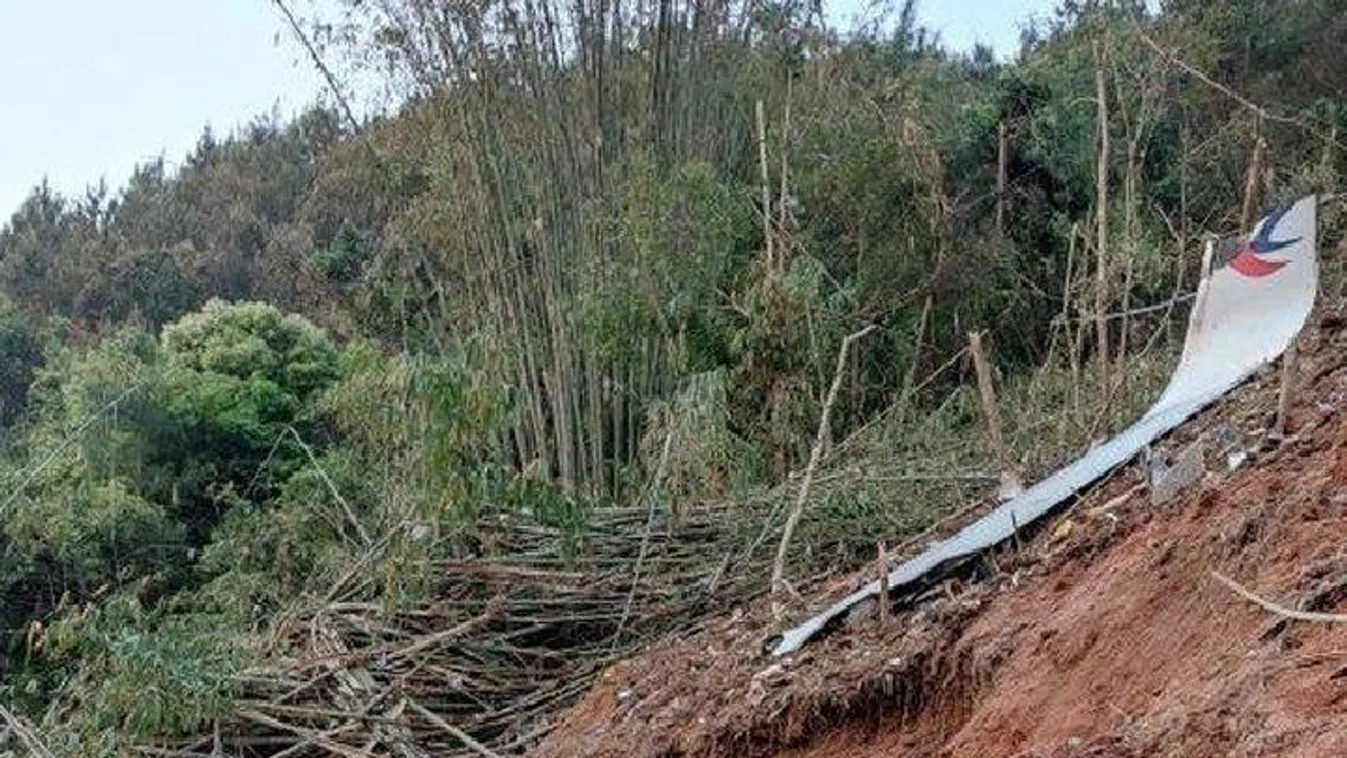 Megtalálták a lezuhant utasszállító repülőgép feketedobozát