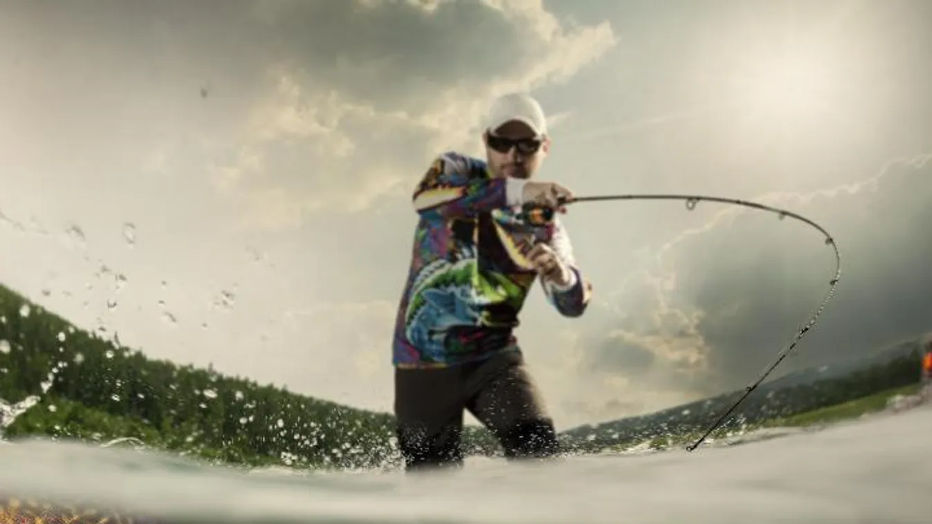 Óriási "aranyhal" akadt egy magyar férfi horgára - Fotó