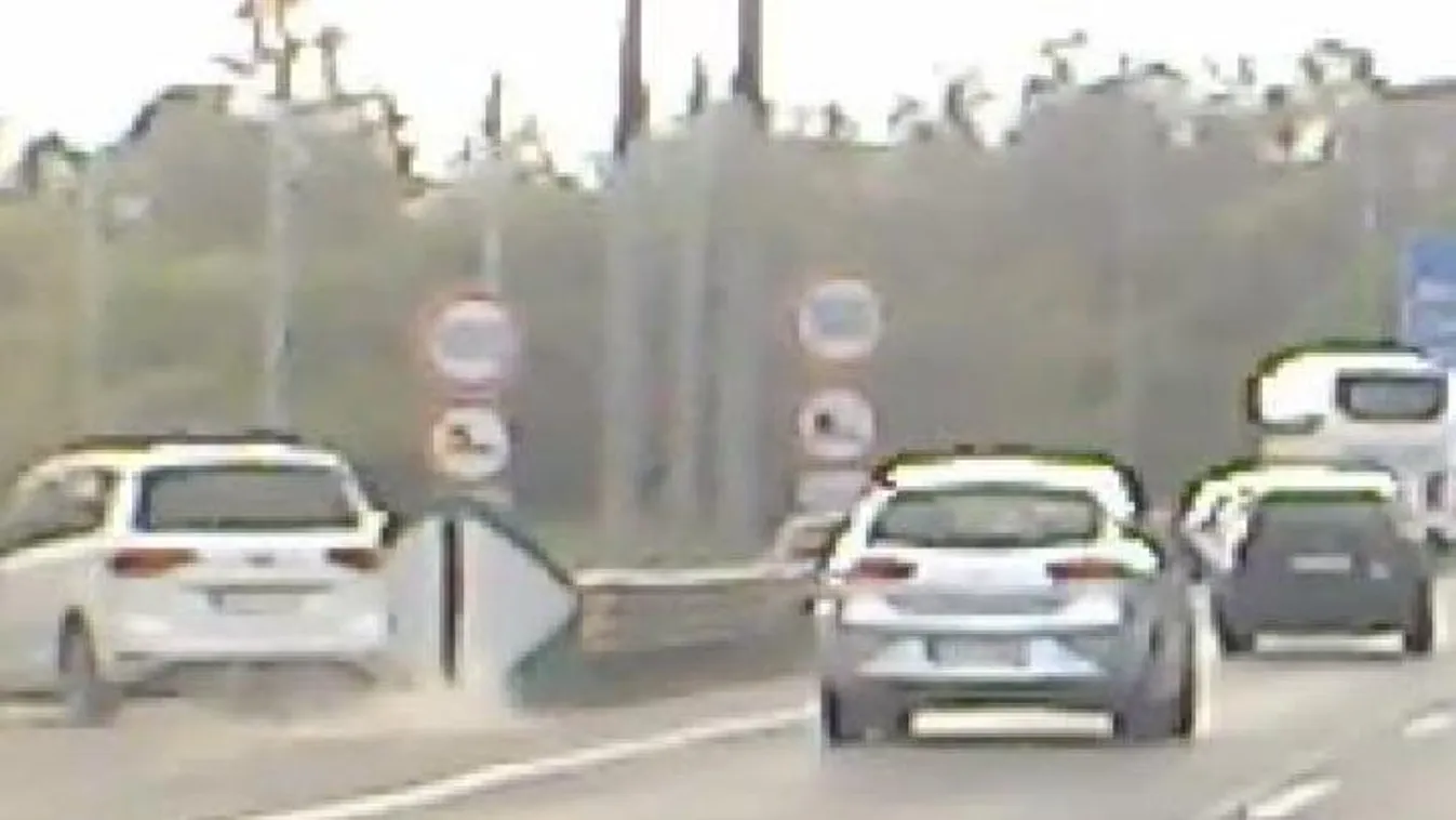 Elfelejtett lekanyarodni, életveszélyesen átvágott mindenen, egy centin múlott a tragédia - Videó